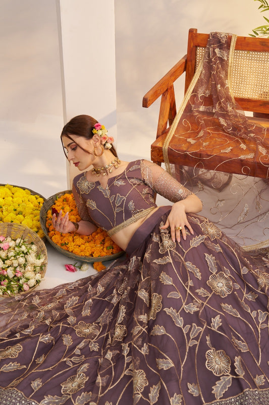 Lehenga violet doux en filet avec broderies et sequins COLLECTION MAISHA