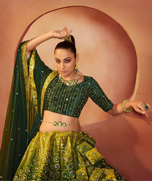 Ensemble Lehenga Choli Navratri Vert Émeraude en Velours avec Broderies de Fils, Paillettes et Miroirs