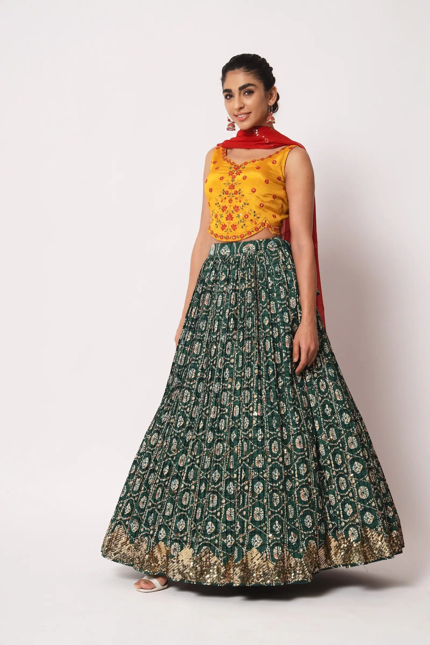 Lehenga Choli Vert Émeraude en Soie avec Effet Froissé, Motifs Imprimés Luxueux et Broderies de Sequins Scintillants | Tenue de Mariage et Fête Traditionnelle | Ensemble 3 Pièces Vert avec Dupatta