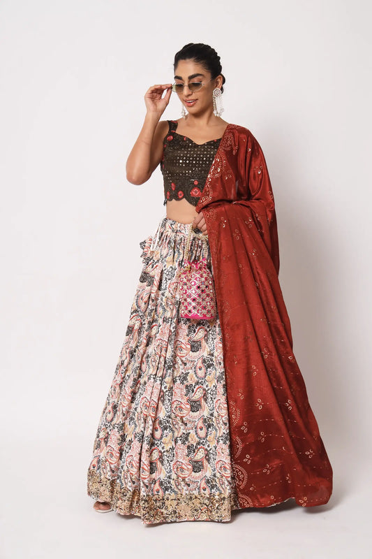 Lehenga Choli Blanc Cassé Off White en Art Silk | Broderies et Effet Froissé