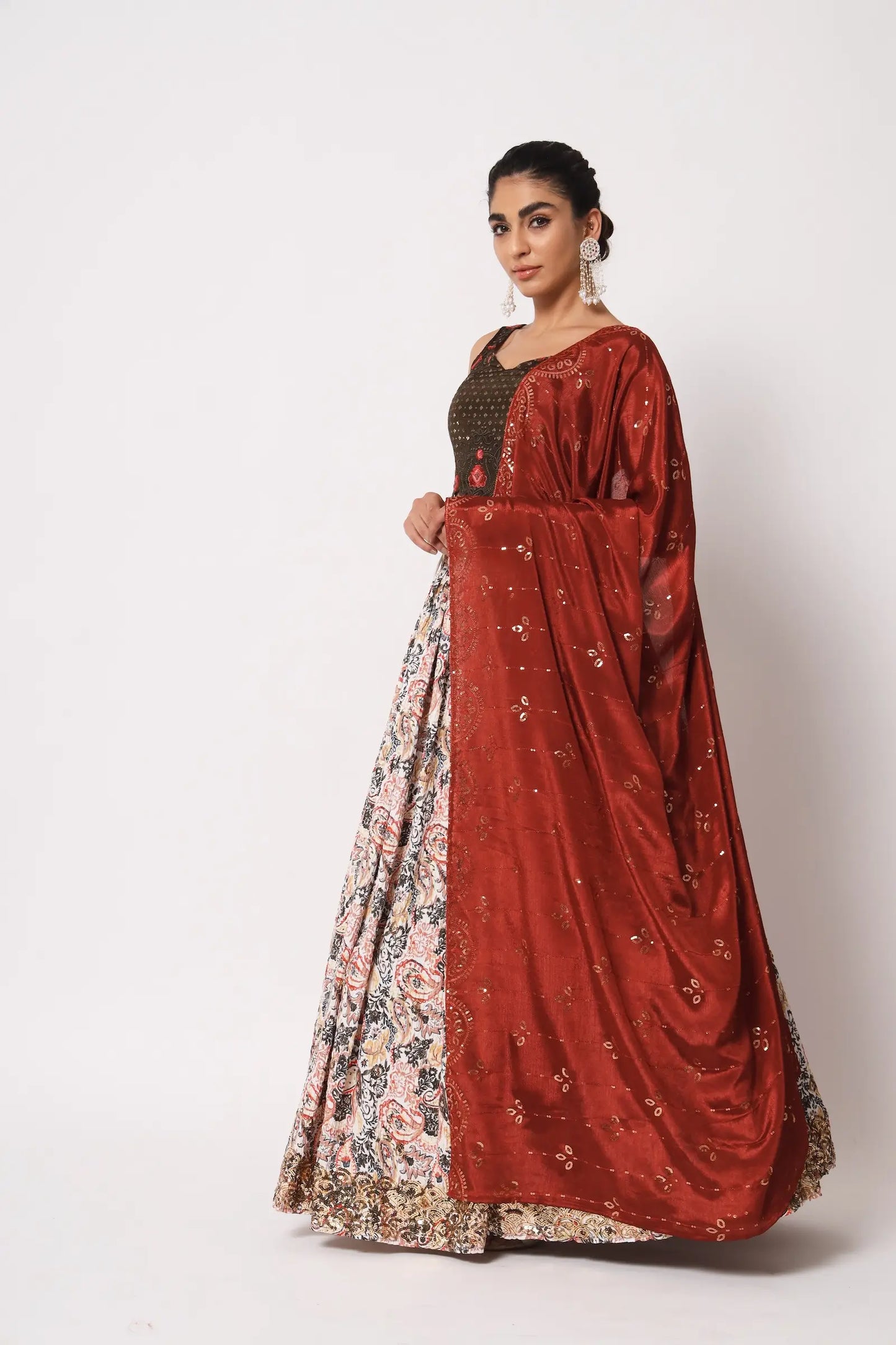 Lehenga Choli Blanc Cassé Off White en Art Silk | Broderies et Effet Froissé