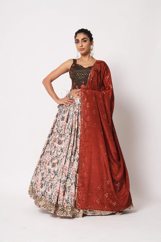 Lehenga Choli Blanc Cassé Off White en Art Silk | Broderies et Effet Froissé