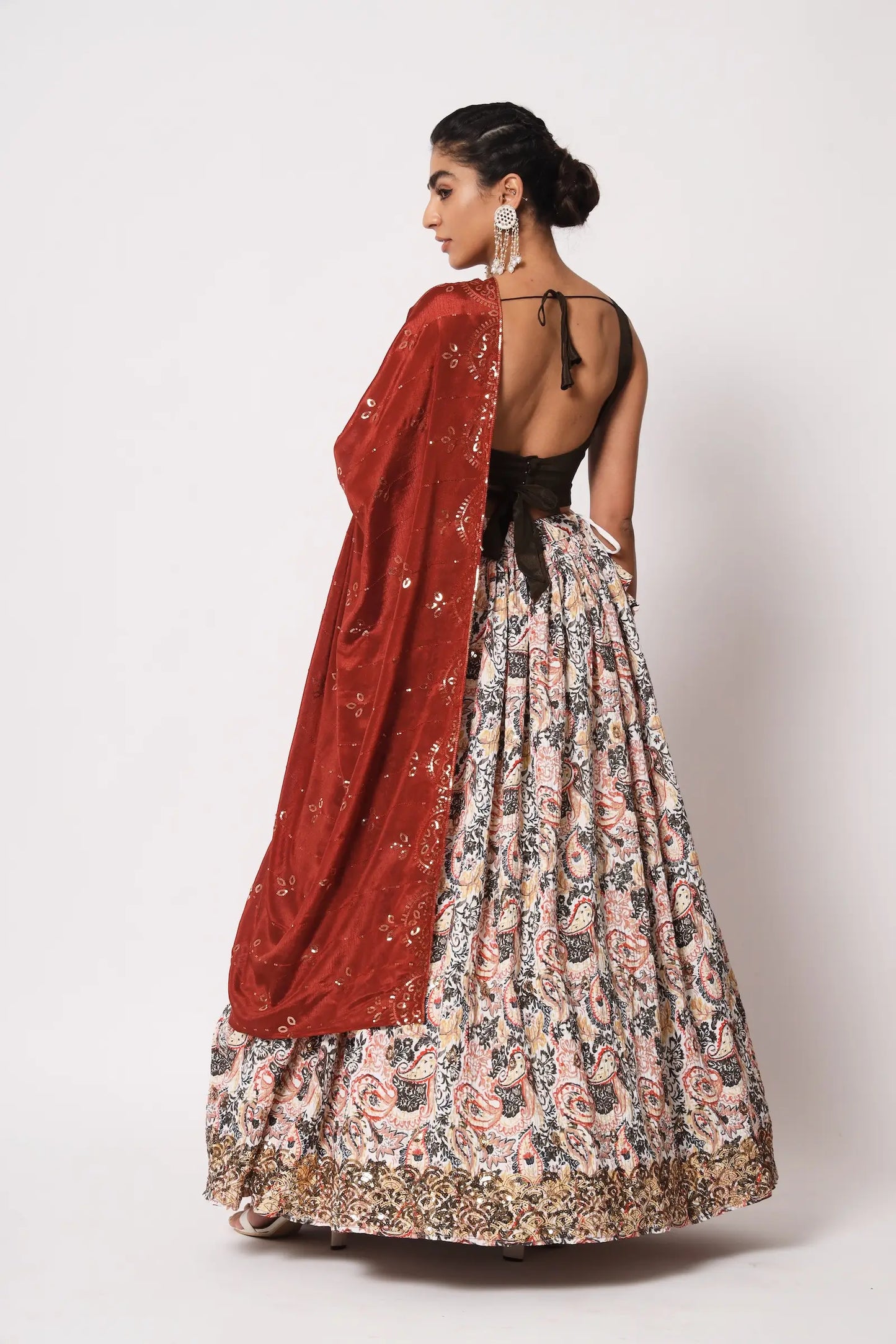 Lehenga Choli Blanc Cassé Off White en Art Silk | Broderies et Effet Froissé