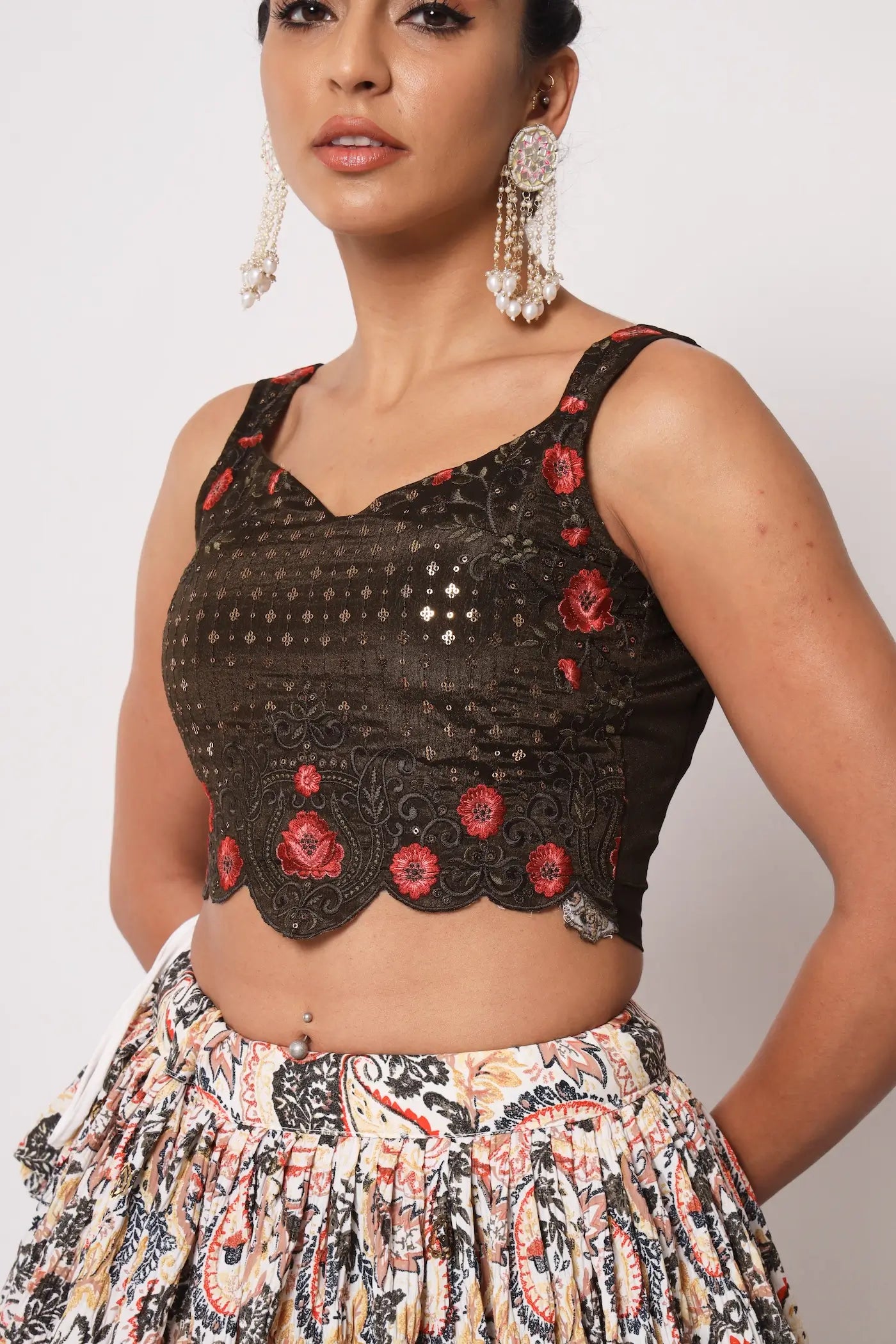 Lehenga Choli Blanc Cassé Off White en Art Silk | Broderies et Effet Froissé