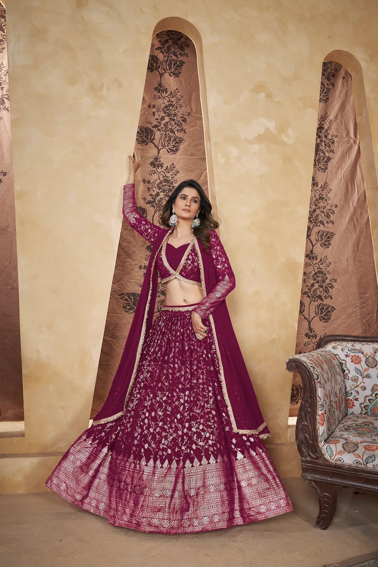 Ensemble Lehenga Rose Vif | Georgette avec Travail de Feuille Métallique