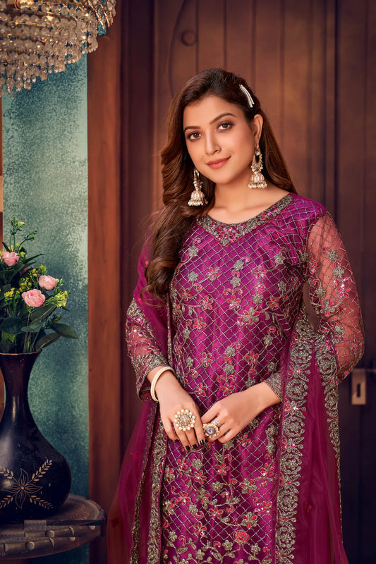 Salwar avec broderie en fils et sequins sur tulle violet foncé