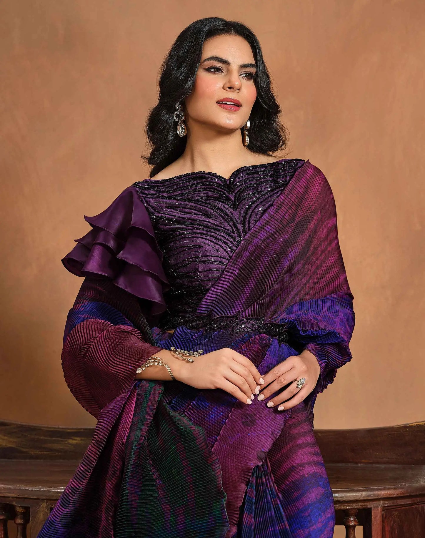 Sari Une Minute Violet Konfektionsware / Fertigmodell | Indische Partykleidung | Bedruckter Sari mit handgestickten Details