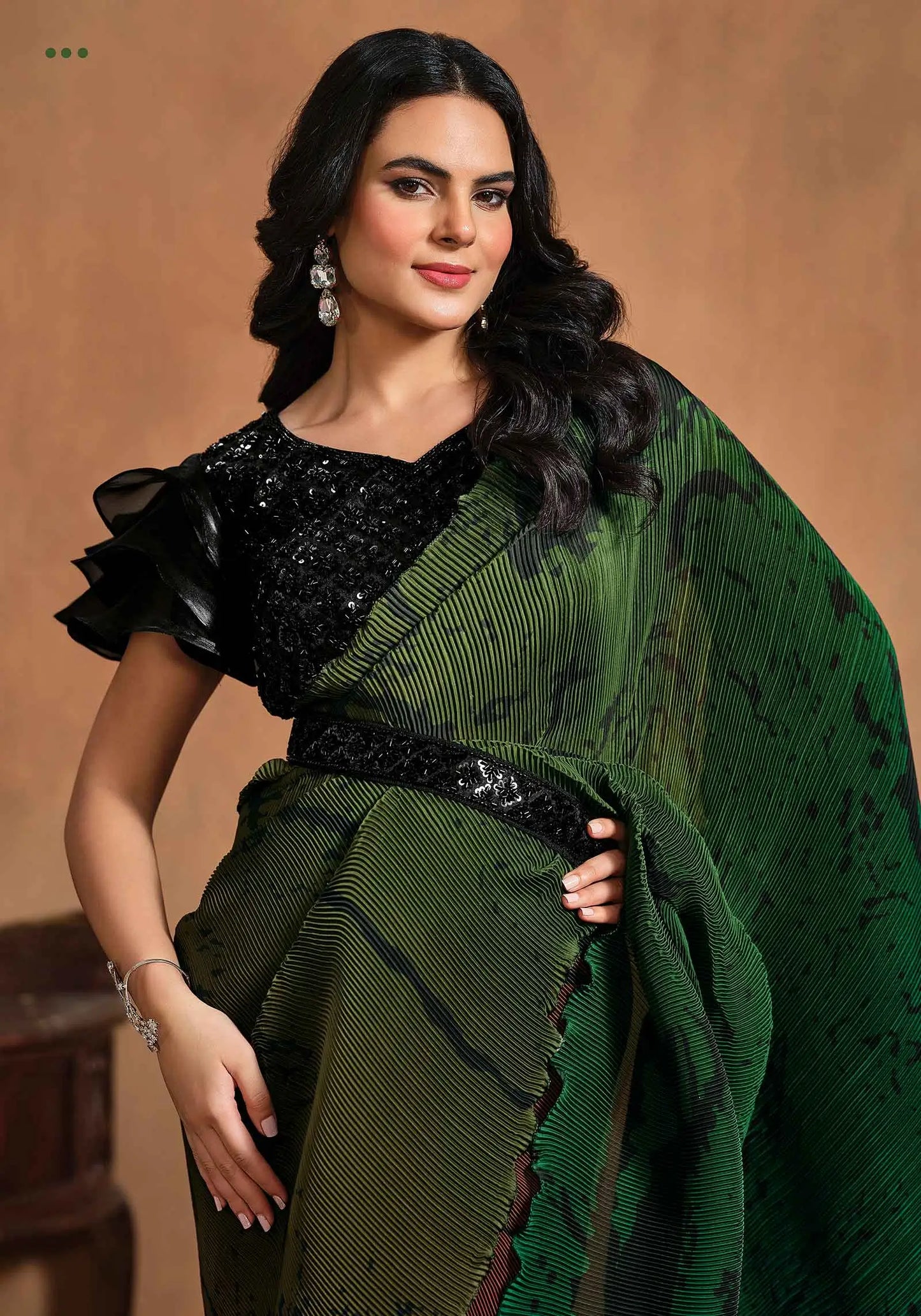 Sari Une Minute Vert, Konfektions-/Fertigsari | Indische Partykleidung | Traditionelles bedrucktes Kleid mit gestickten Details