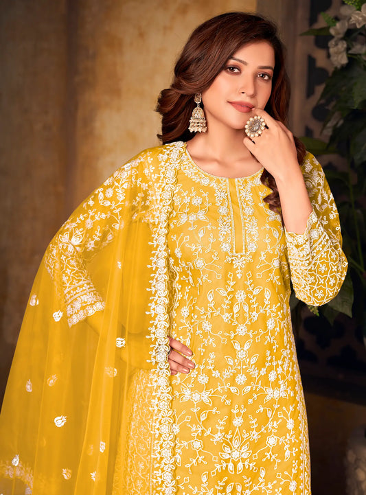 Salwar suit en filet jaune avec broderie au fil et sequins