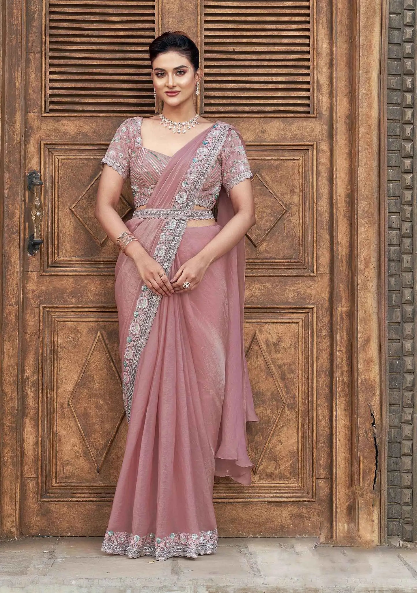 Sari Ready-to-Wear Fertiger Sari / Ready-to-wear Sari Rosa Braun | Paillettenstickerei und Handarbeit