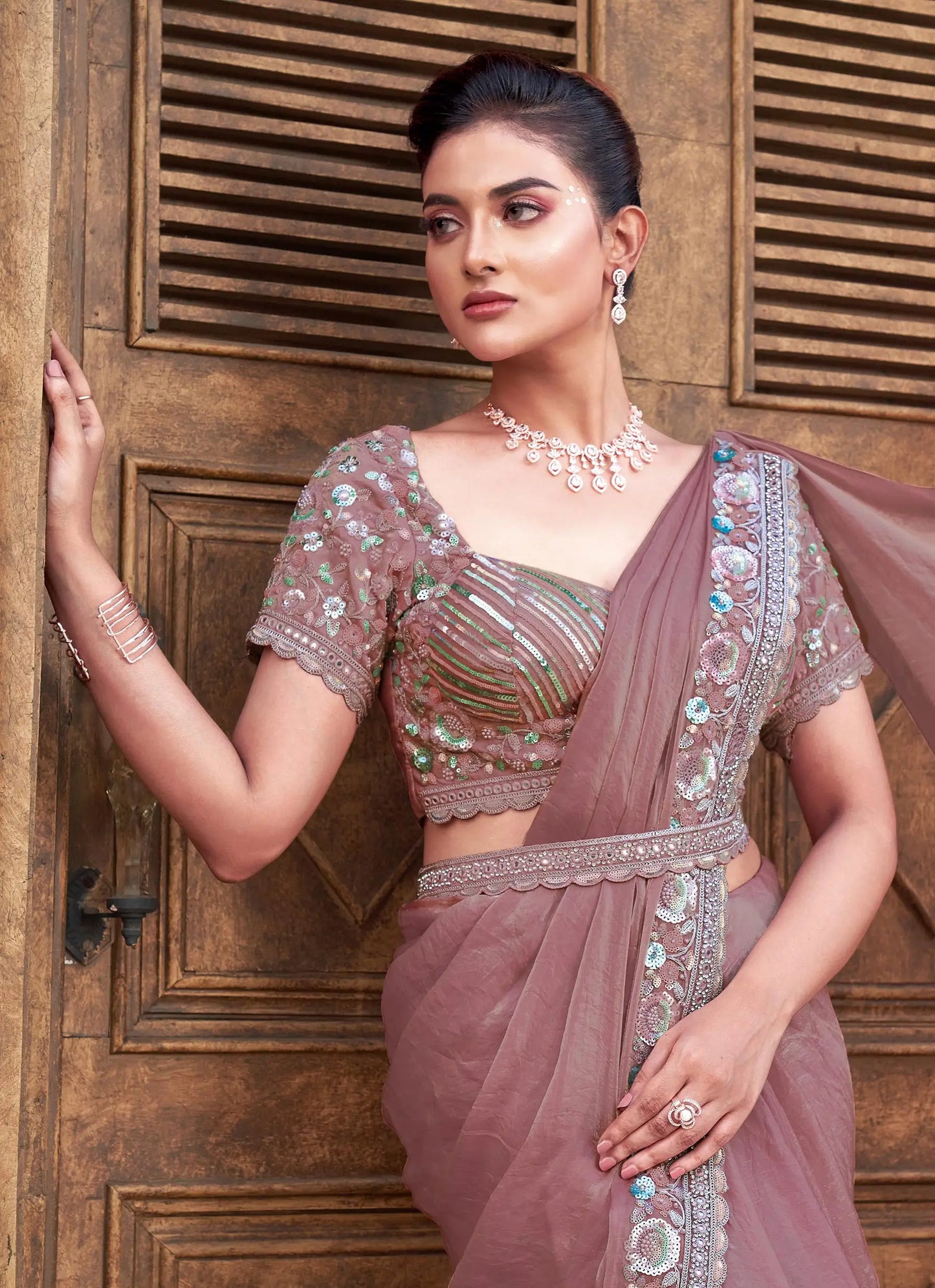 Sari Ready-to-Wear Fertiger Sari / Ready-to-wear Sari Rosa Braun | Paillettenstickerei und Handarbeit