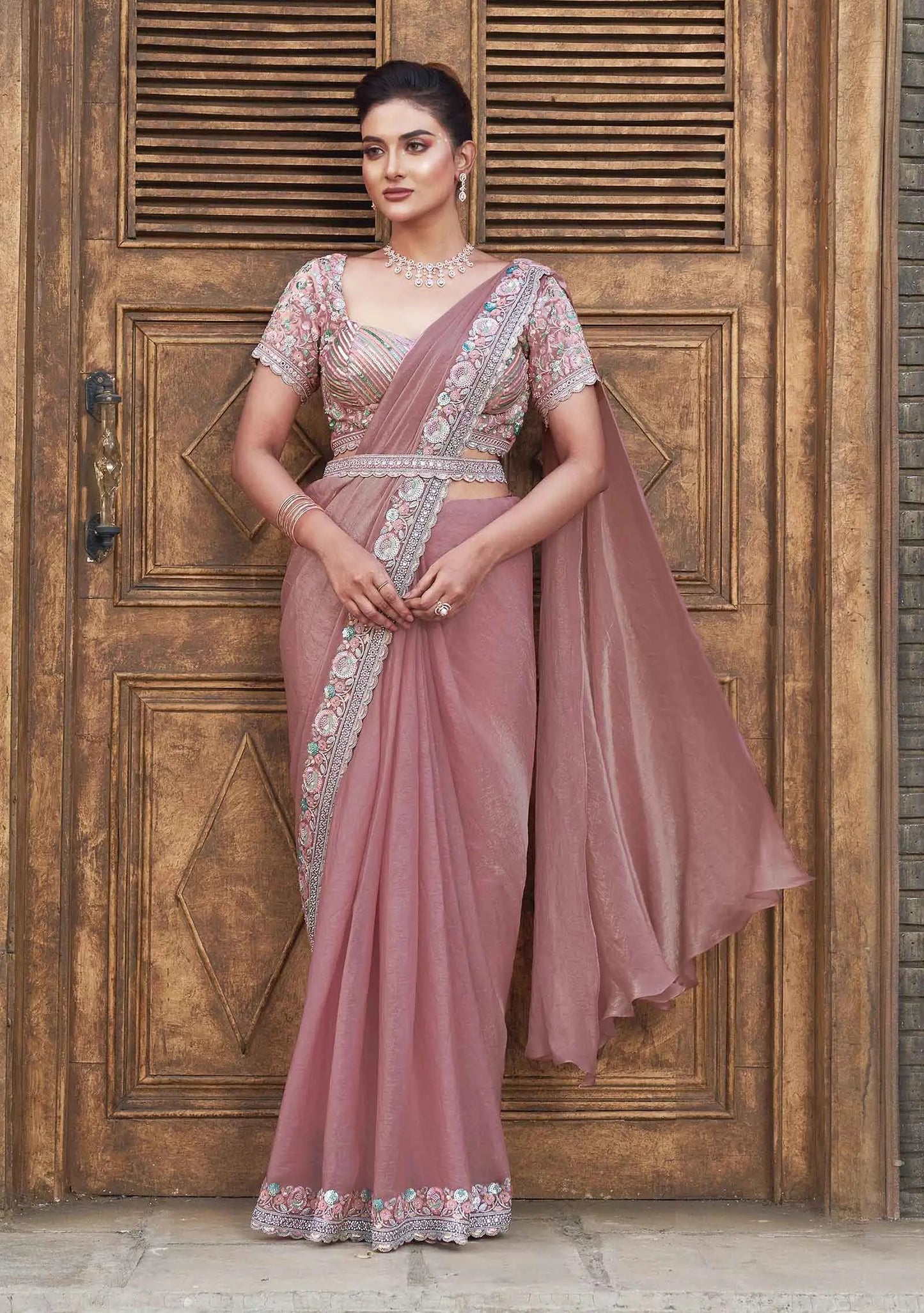 Sari Ready-to-Wear Fertiger Sari / Ready-to-wear Sari Rosa Braun | Paillettenstickerei und Handarbeit