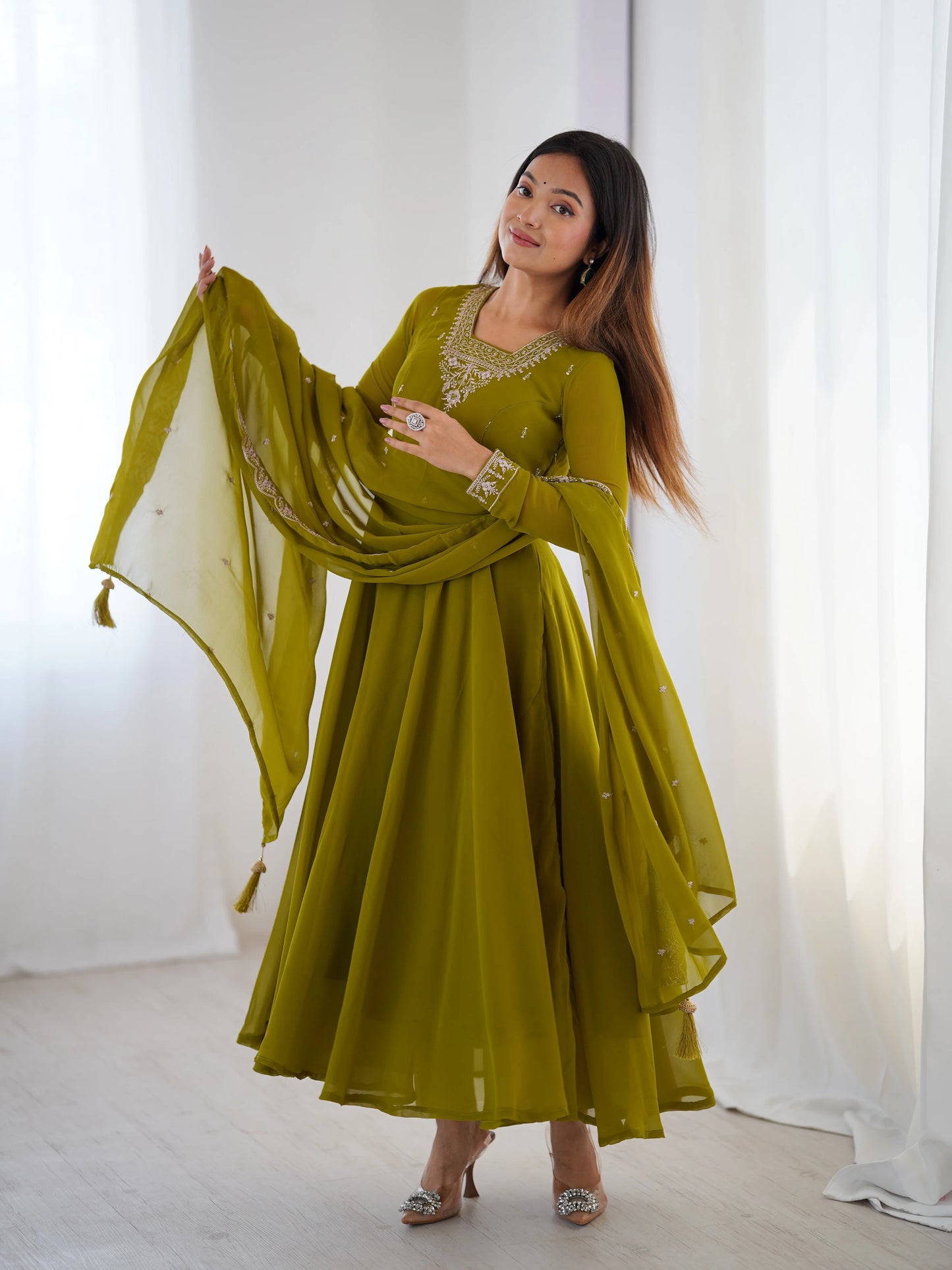 Henna-Grünes Anarkali-Kleid-Set