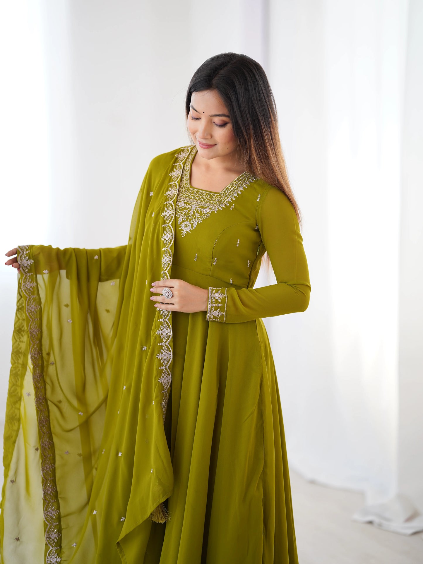 Henna-Grünes Anarkali-Kleid-Set