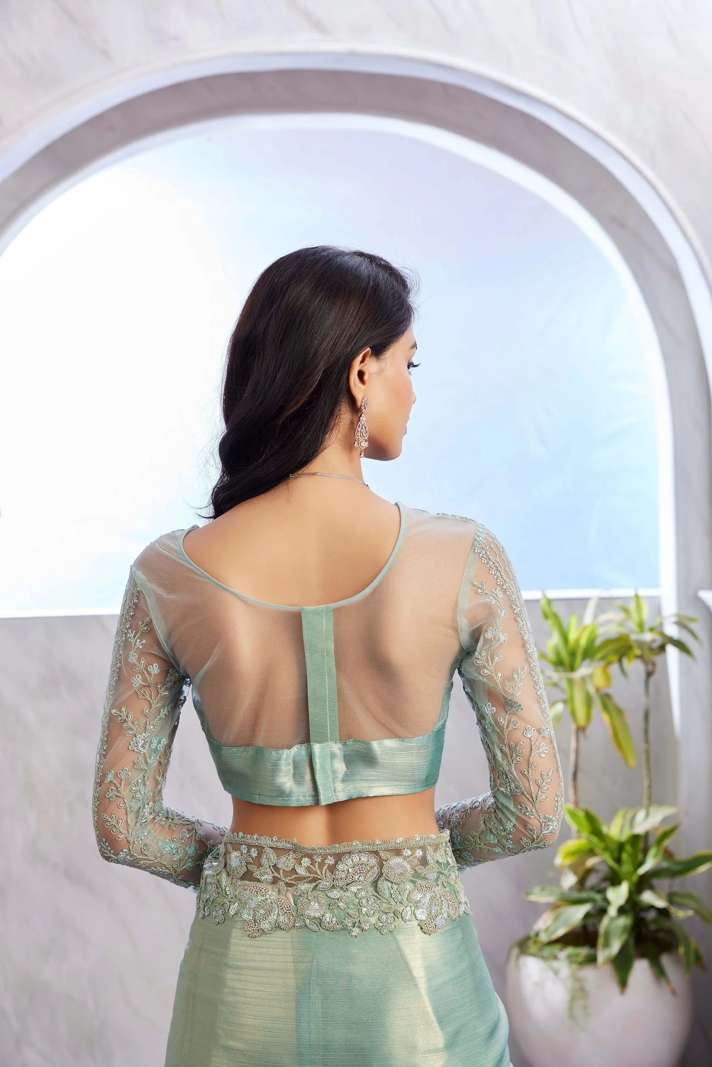 Pistaziengrün und gold schimmernder Seidensari mit passender Bluse