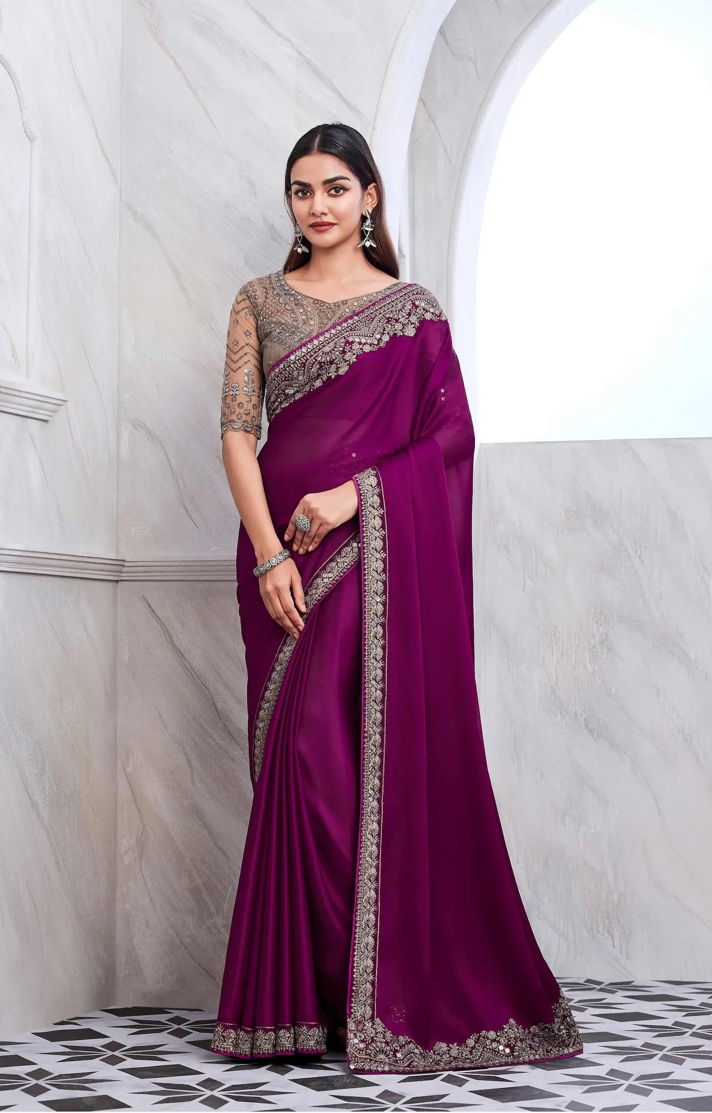 Traubenvioletter Chiffon-Seidensari