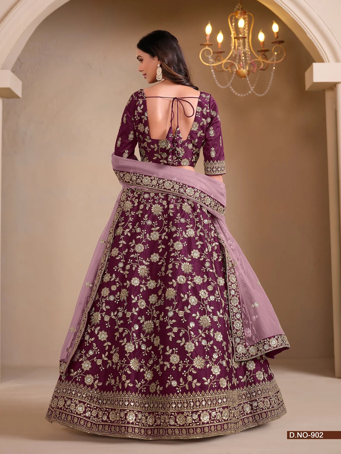 Designer Lehenga Choli aus weinroter Kunstseide mit Fadenstickerei und Pailletten