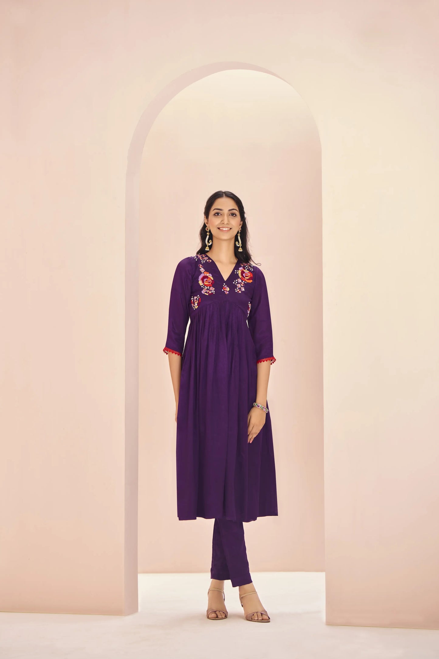Salwar Suit en Organza Bordeaux avec Broderie à la Main