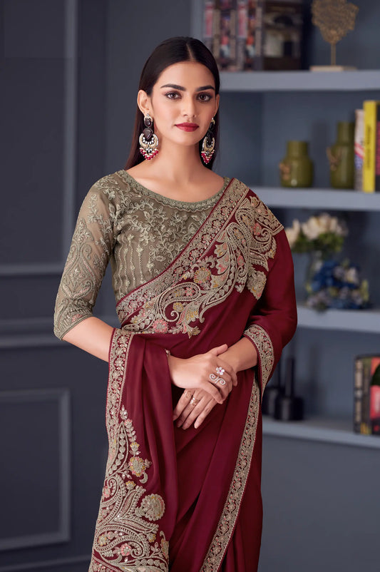 Sari de soirée bordeaux en satin de soie avec broderie au fil et sequins