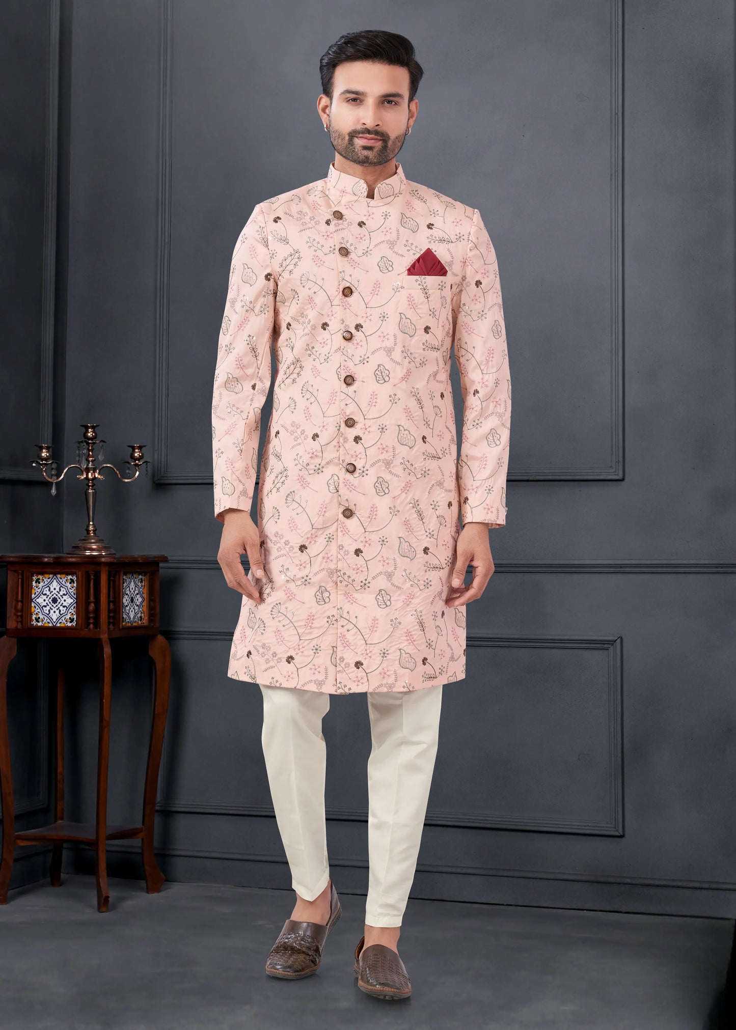 Ensemble Kurta Sophistiqué rose poudré avec broderies fleurs en soie COLLECTION ROSHAN