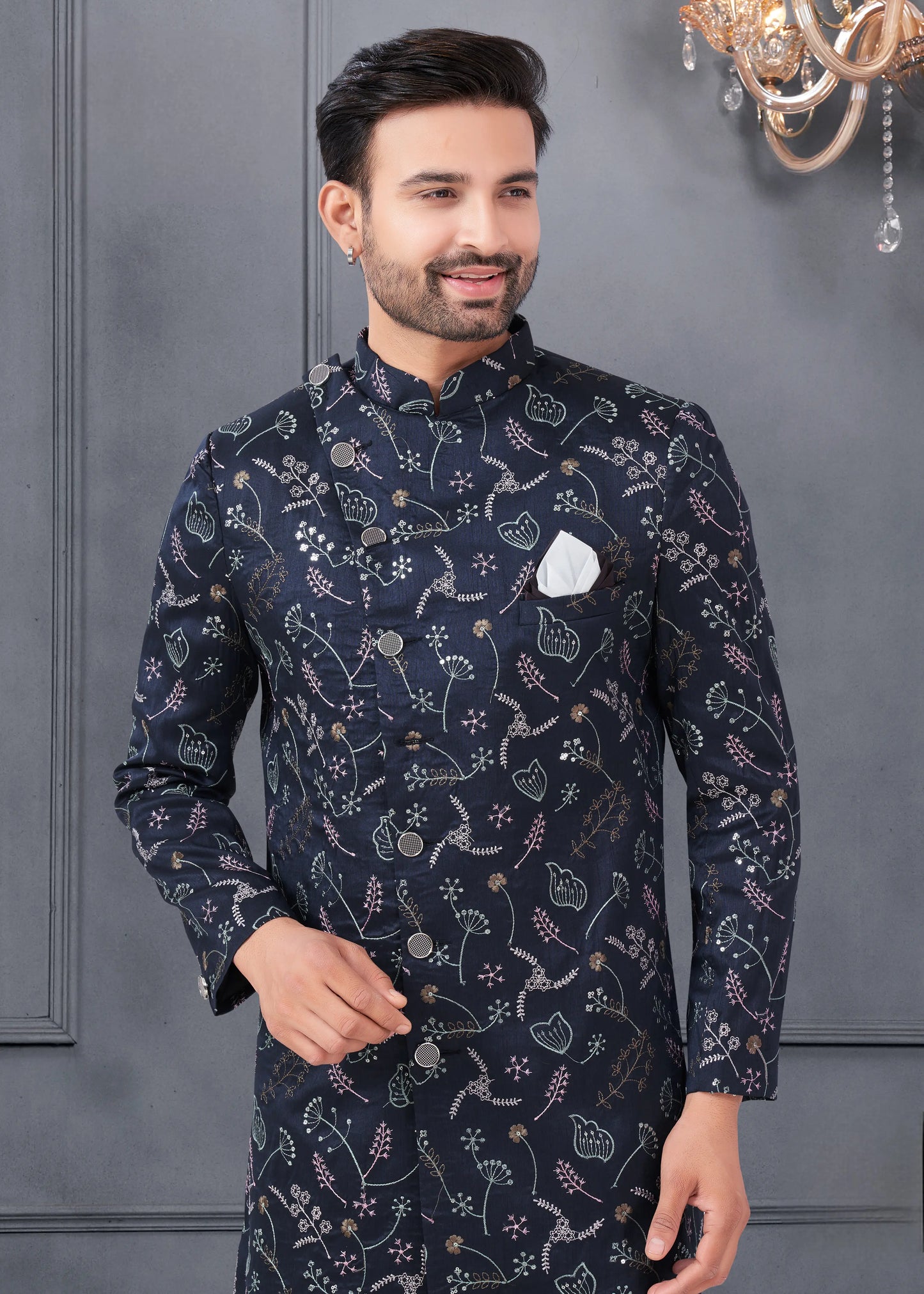 Ensemble Kurta Sophistiqué bleu marine avec broderies fleurs en soie COLLECTION ROSHAN