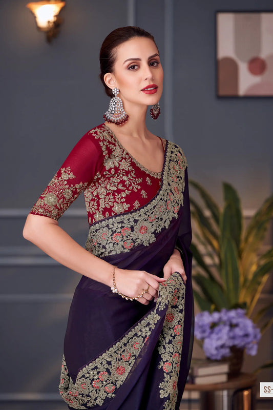 Sari de soirée violet foncé en soie chiffon avec broderie au fil et sequins