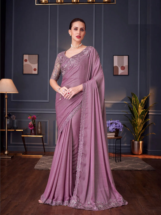 Sari de soirée en soie rose poudré irisé arc-en-ciel avec broderie au fil et aux sequins