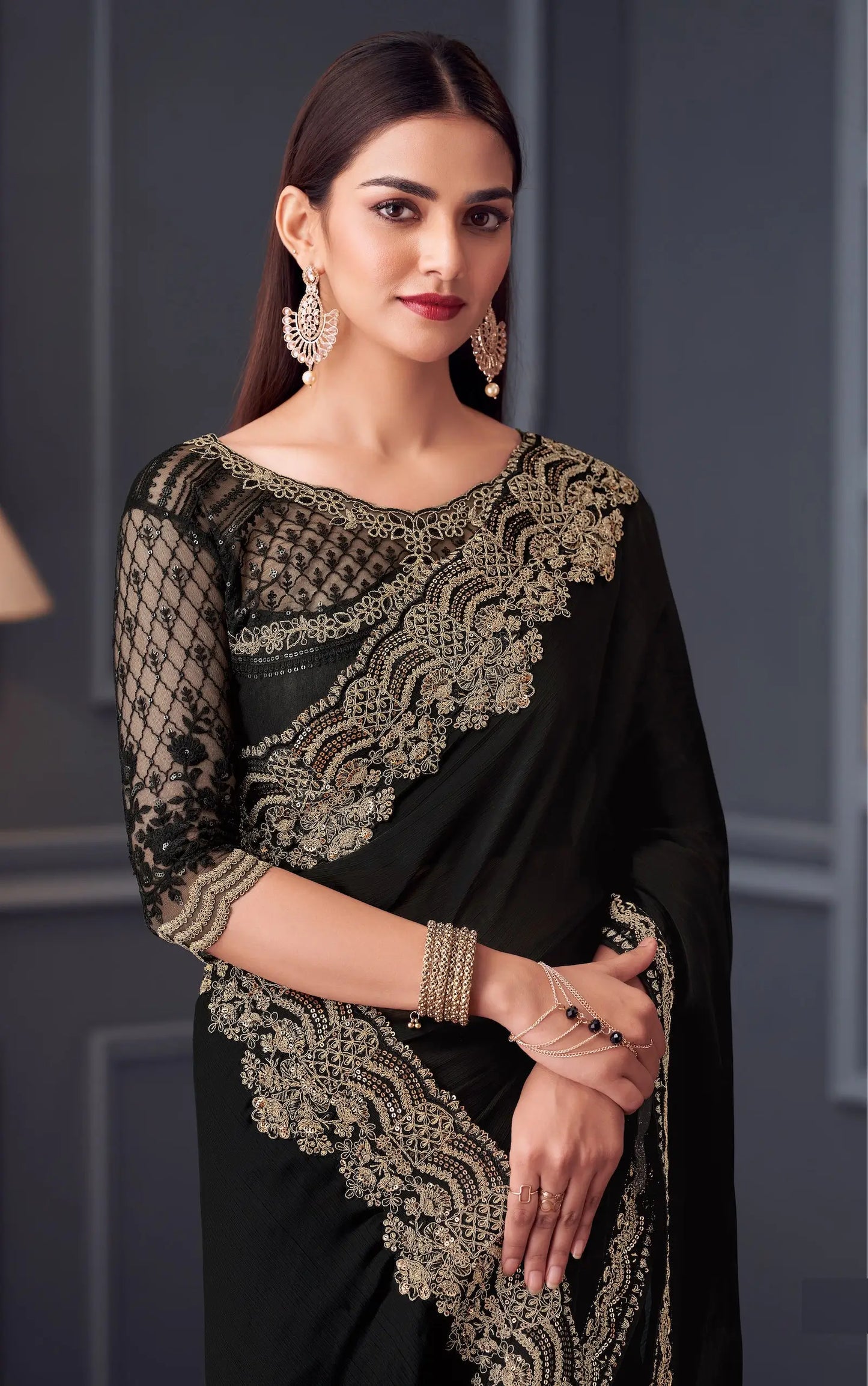Sari noir en satin chiffon soie pour fêtes avec broderie au fil et sequins