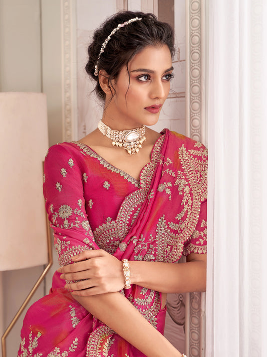 Sari travaillé en zari avec broderies et tissu fantaisie rose magenta et doré COLLECTION INDRA
