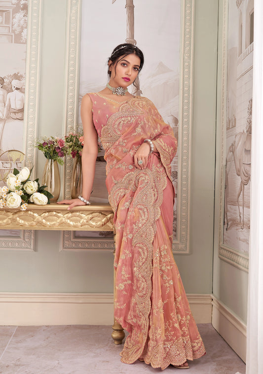 Sari travaillé en zari avec broderies et tissu fantaisie rose clair et doré COLLECTION INDRA