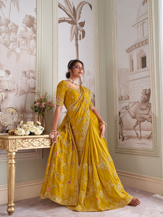 Sari travaillé en zari avec broderies et tissu fantaisie jaune moutarde et doré COLLECTION INDRA