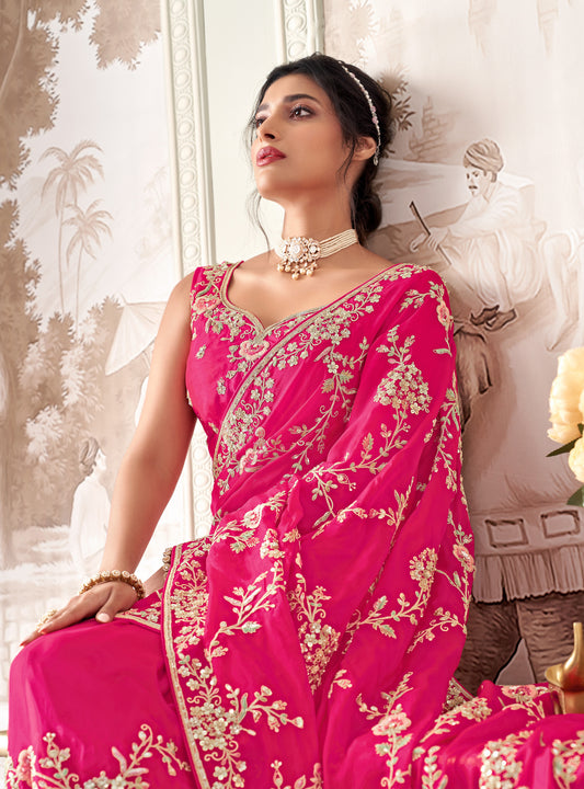 Sari travaillé en organza avec broderies et tissu fantaisie rose fuchsia et doré COLLECTION INDRA
