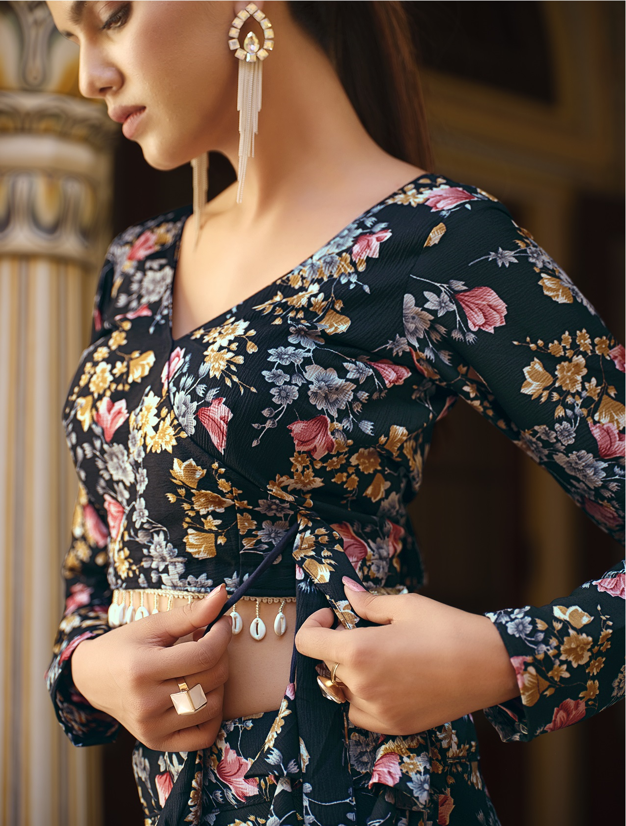 Rosa 3-teiliges Lehenga-Jacken-Set (Koti) mit Stickdetails