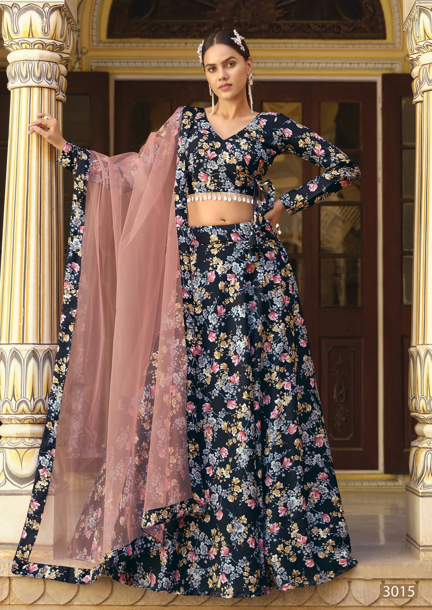 Rosa 3-teiliges Lehenga-Jacken-Set (Koti) mit Stickdetails