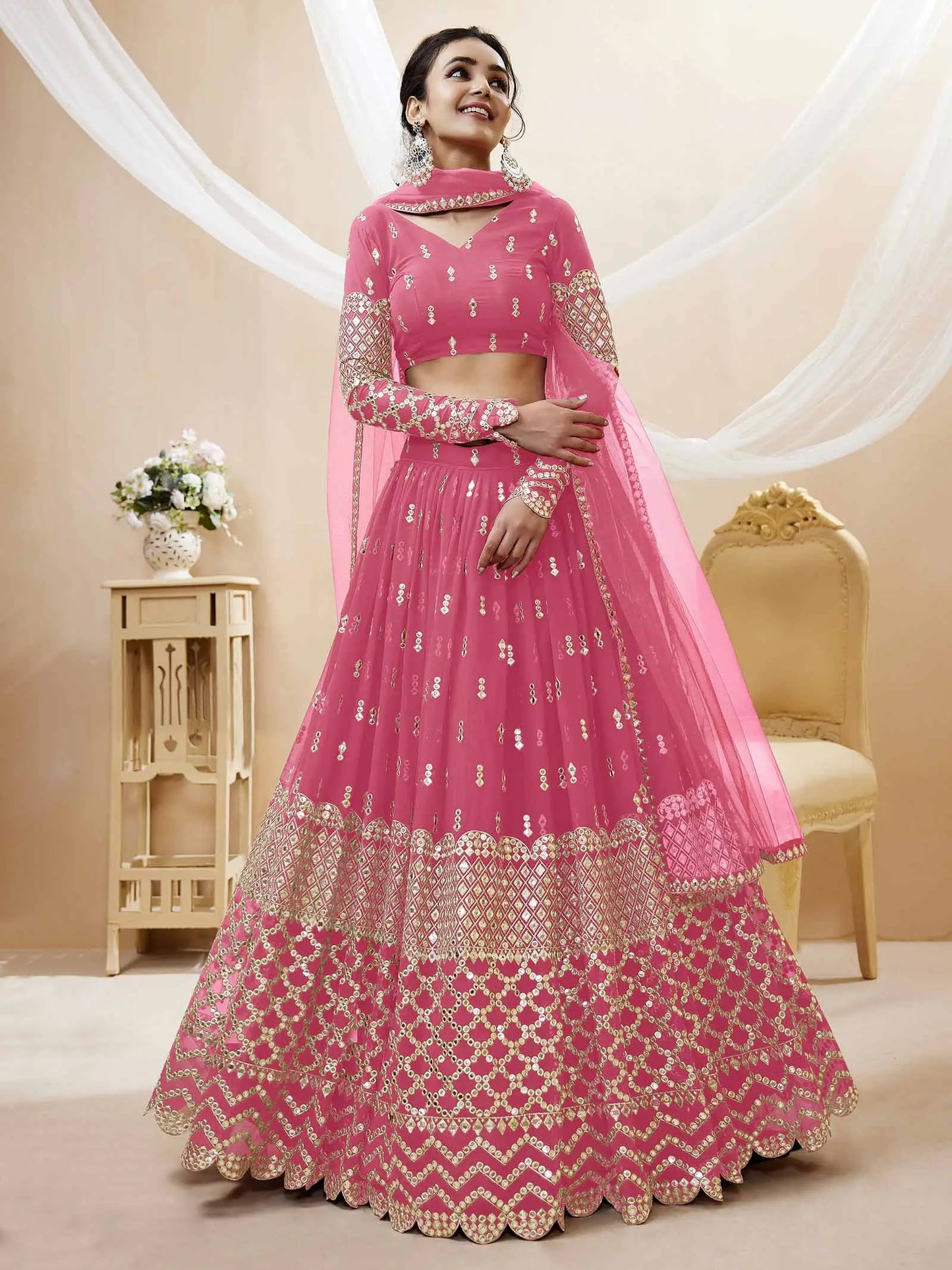 Lehenga rose clair en georgette avec broderie en sequins et zari