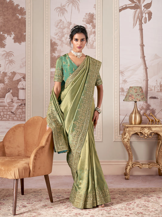 Sari travaillé en soie jacquard avec broderies et tissu fantaisie vert deux tons et doré COLLECTION INDRA