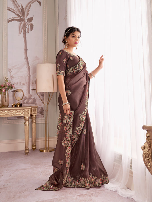 Sari travaillé en soie rayana avec broderies et tissu fantaisie beige et doré COLLECTION INDRA