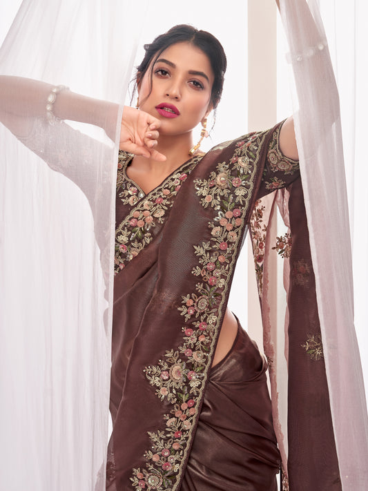 Sari travaillé en soie rayana avec broderies et tissu fantaisie beige et doré COLLECTION INDRA