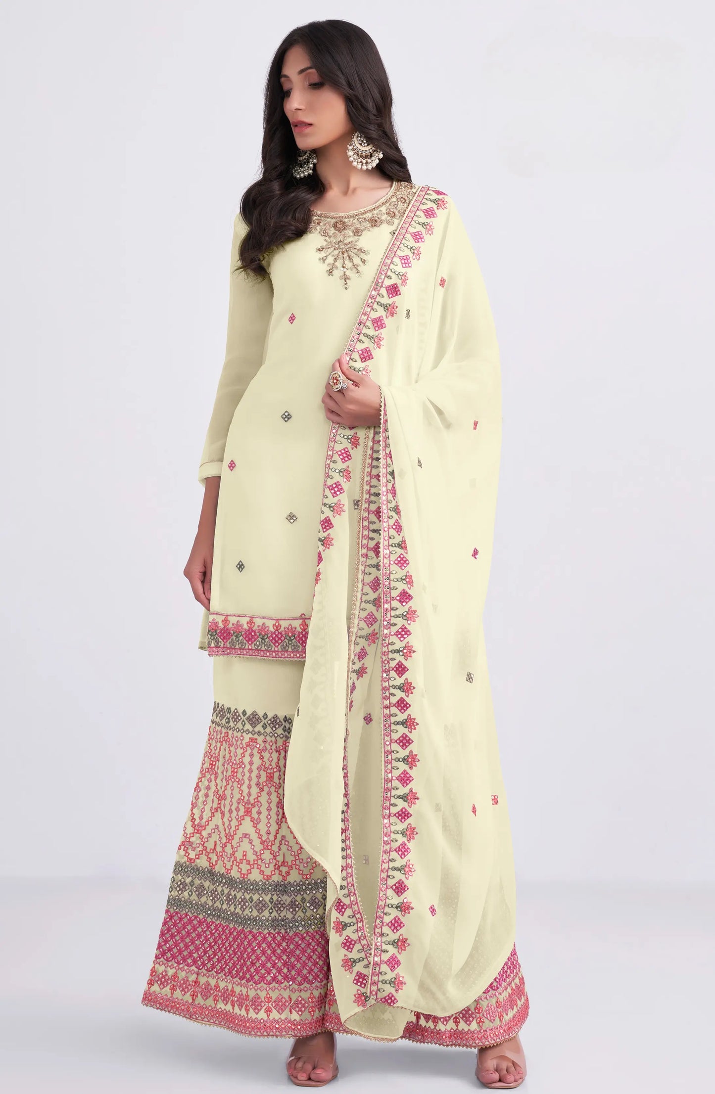 Ensemble Sharara en Georgette Jaune Clair avec Broderie à la Main, Fils Multicolores et Sequins