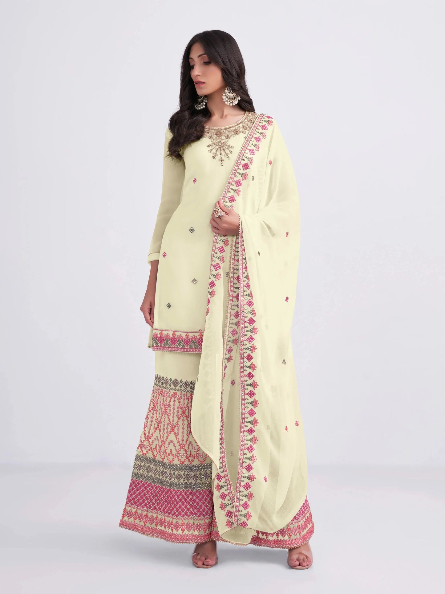 Ensemble Sharara en Georgette Jaune Clair avec Broderie à la Main, Fils Multicolores et Sequins