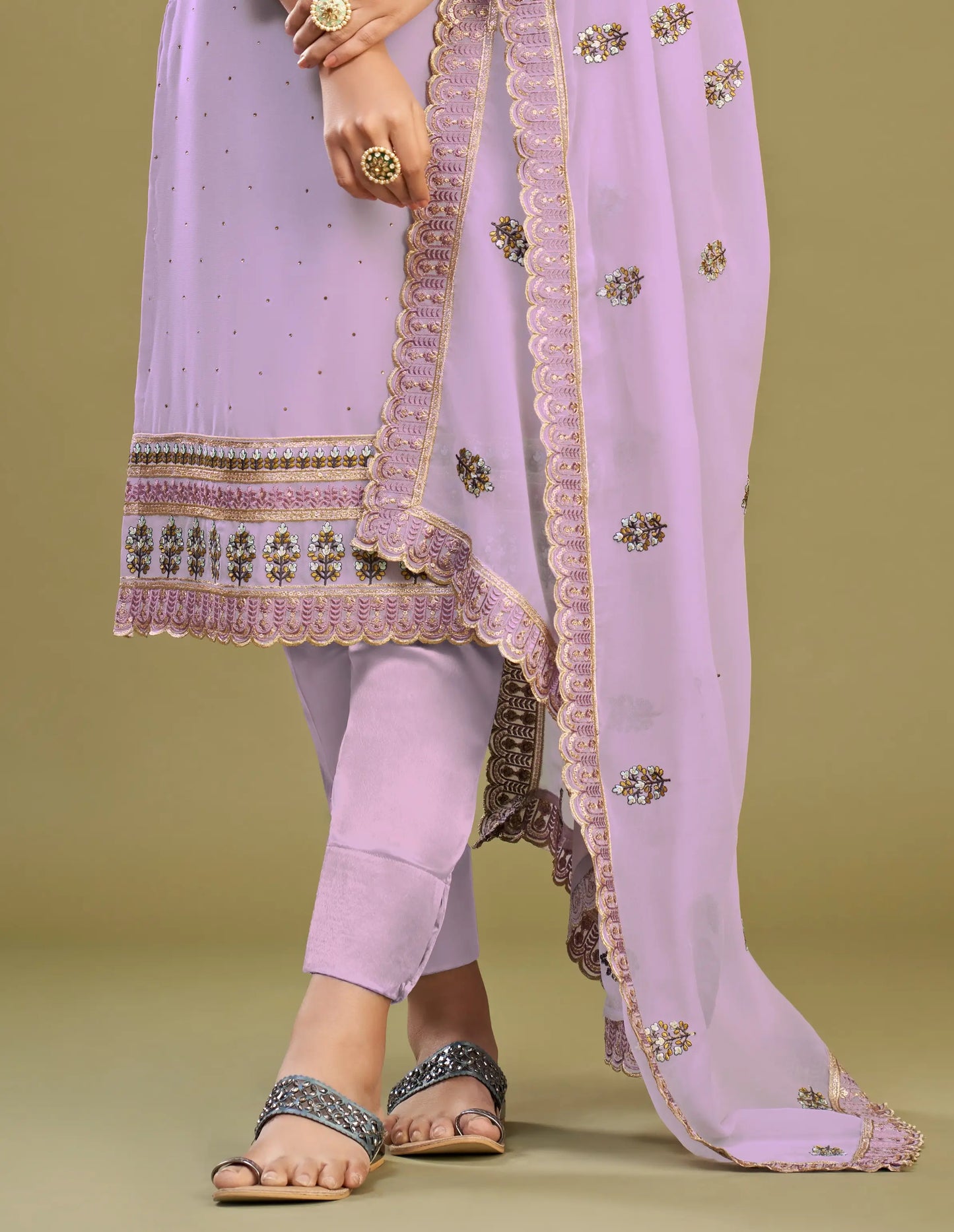 Salwar Kameez Lavande | Robe Traditionnelle Brodée | Tenue de Soirée avec Cristaux et Perles