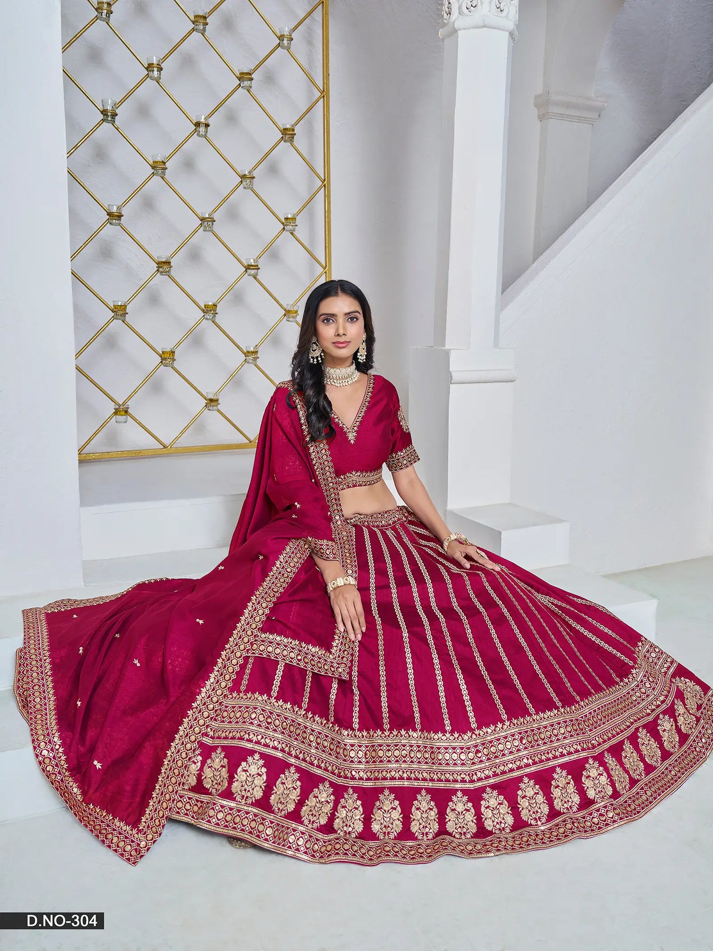 Designer Lehenga Choli aus kirschrosa Kunstseide mit Fadenstickerei und Pailletten