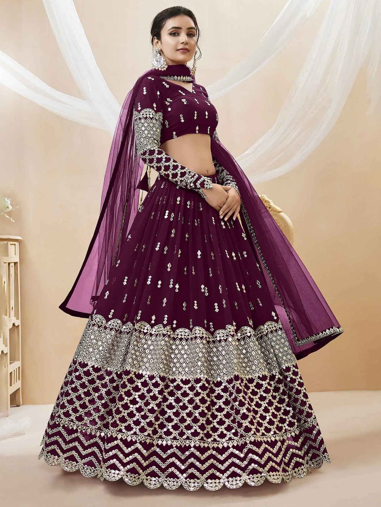 Lehenga en georgette couleur violet raisin foncé avec broderie en sequins et zari