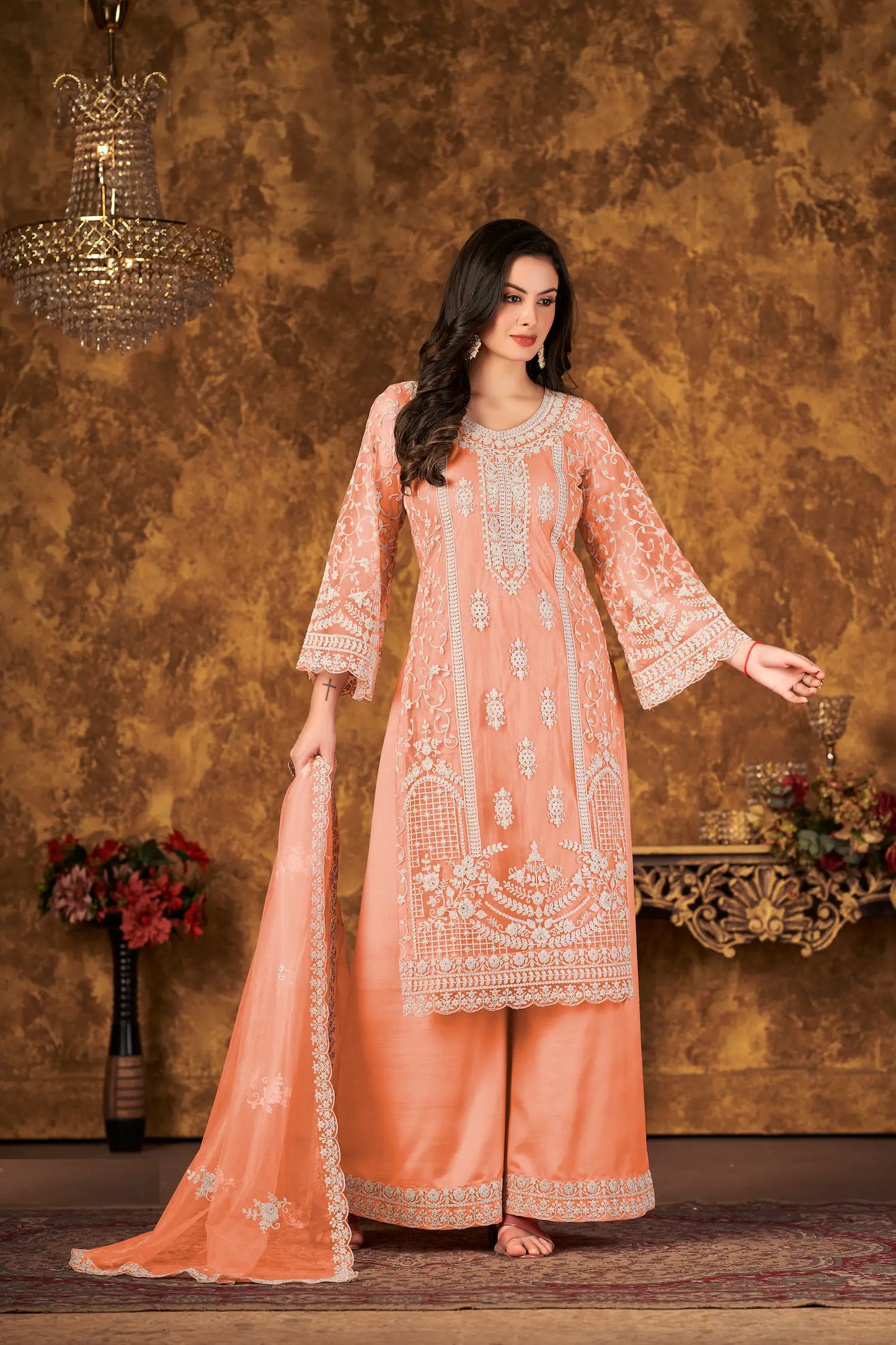 Salwar suit pêche en filet avec broderie au fil et sequins