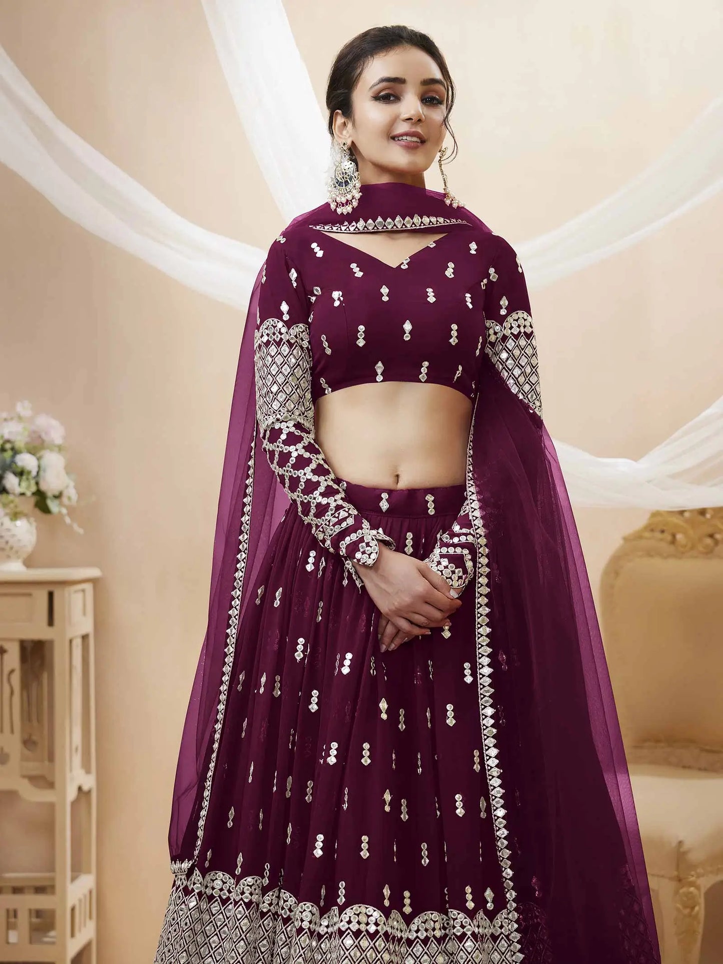 Lehenga en georgette couleur violet raisin foncé avec broderie en sequins et zari