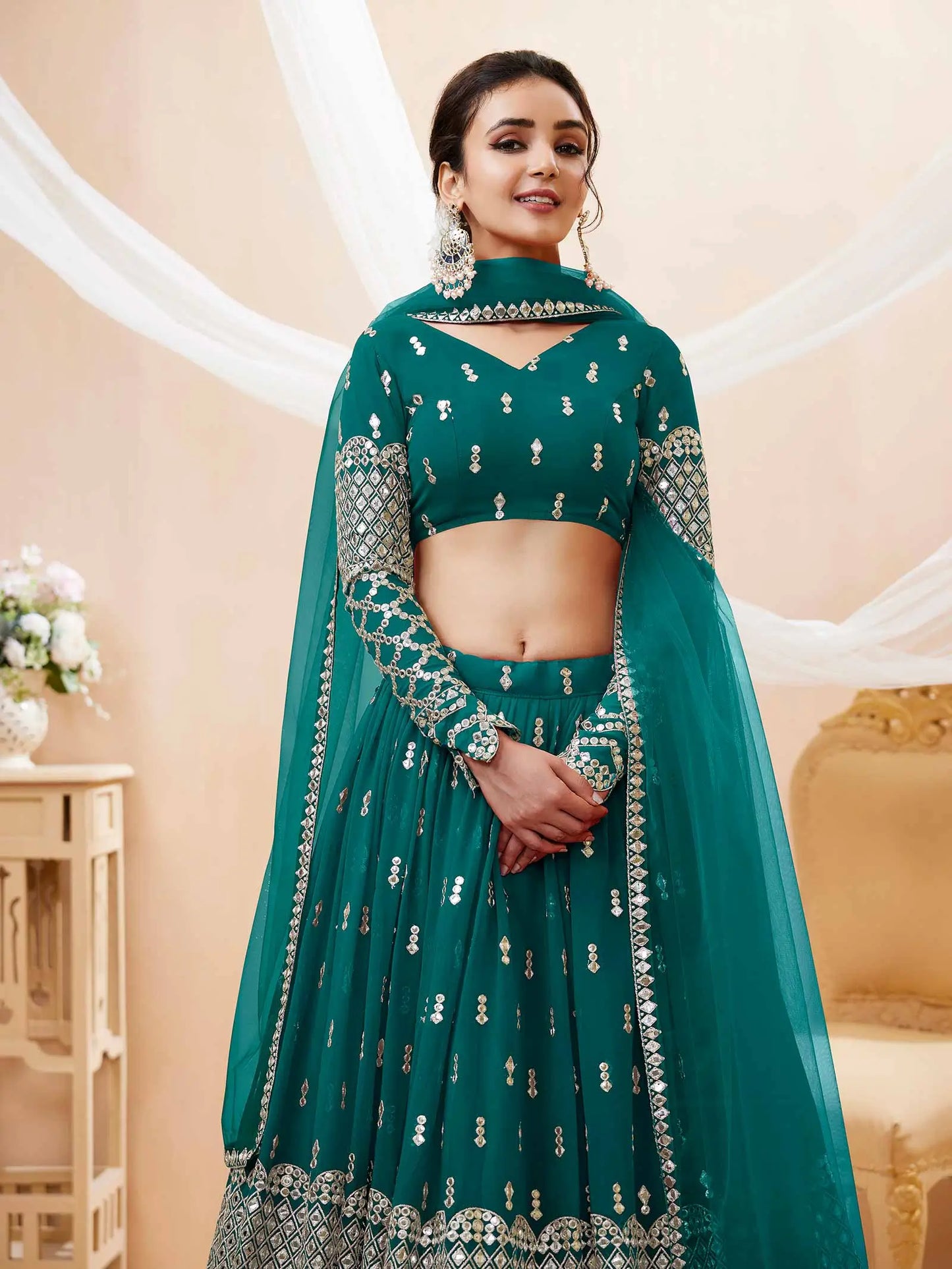Lehenga bleu canard en georgette avec broderies en sequins et en zari
