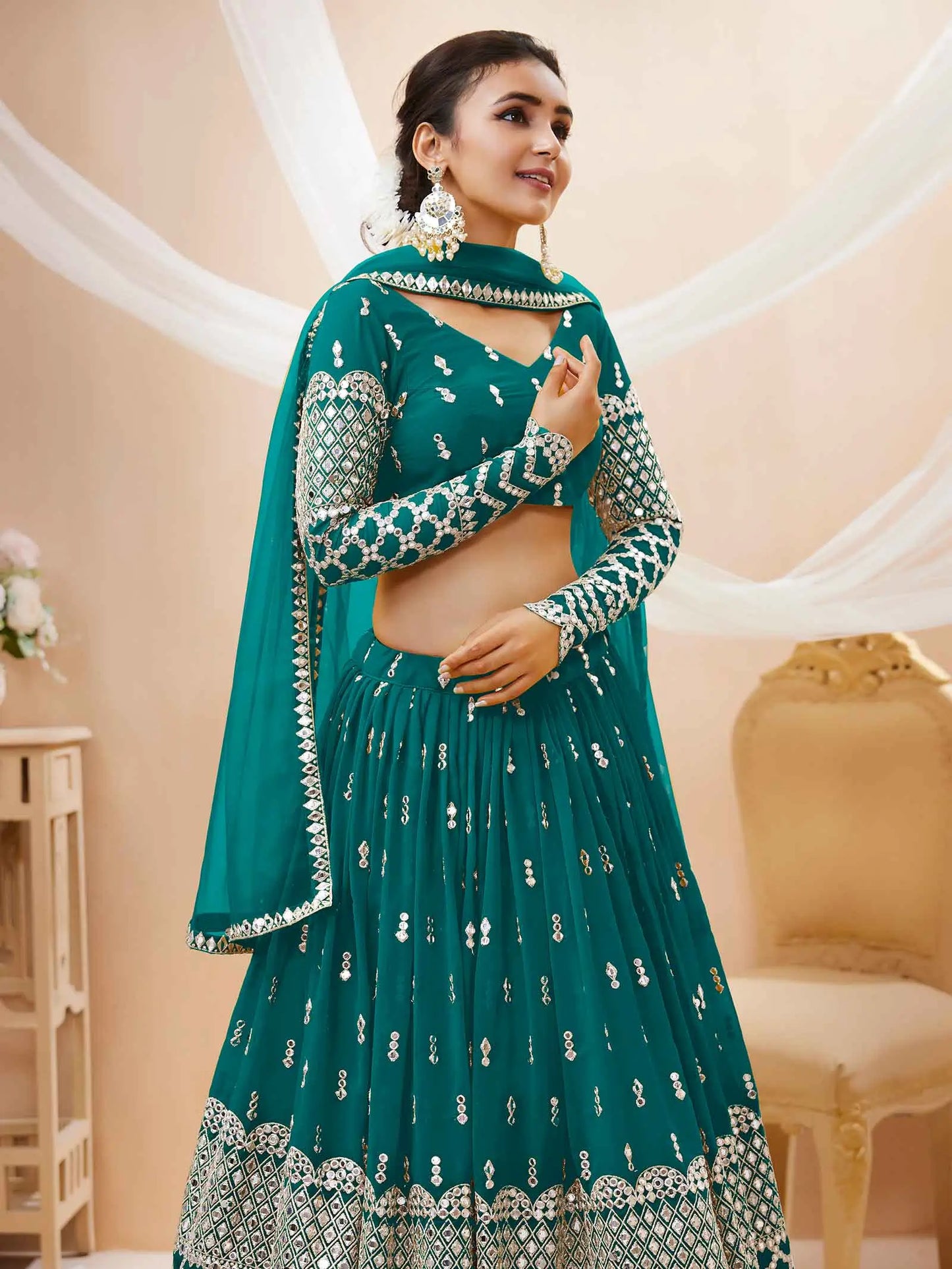 Lehenga bleu canard en georgette avec broderies en sequins et en zari
