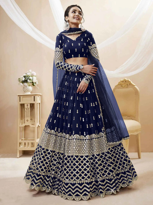 Lehenga choli bleu marine avec broderies en sequins et zari, accompagné d’un dupatta en tulle doux