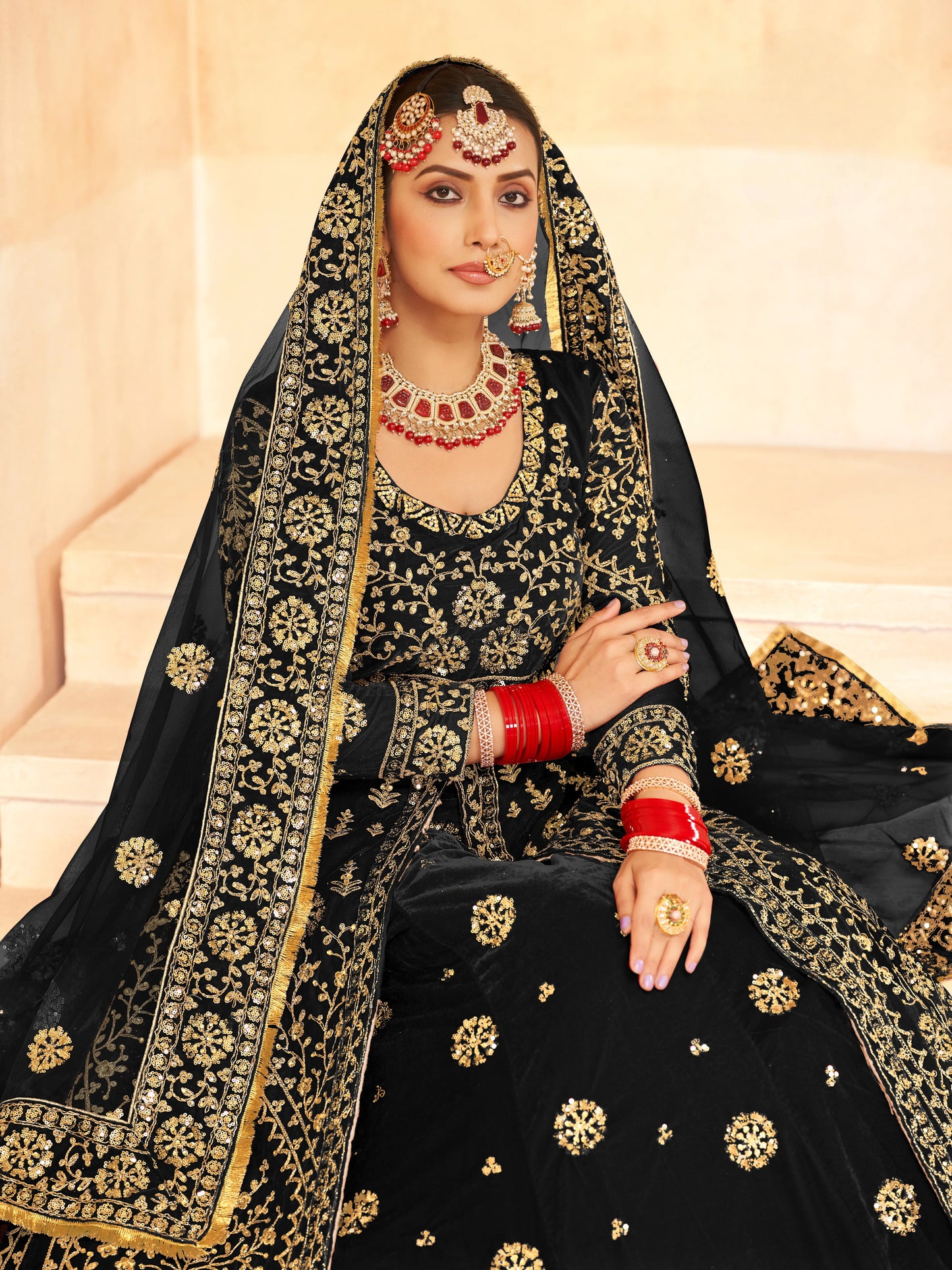 Eleganter rosa-grauer Braut-Lehenga mit Zarkan-Stickerei und Pailletten