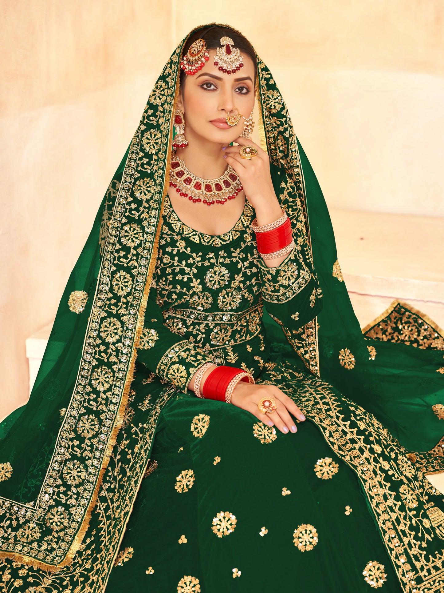 Eleganter rosa-grauer Braut-Lehenga mit Zarkan-Stickerei und Pailletten